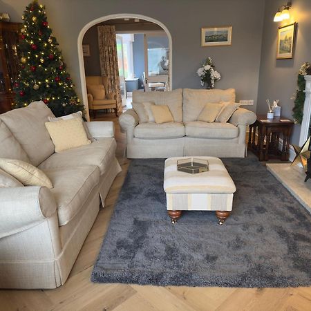 Vast, Elegant Home With Indoor Pool & Sauna Near Popular Golf Course Kington  Buitenkant foto