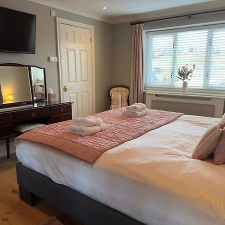 Vast, Elegant Home With Indoor Pool & Sauna Near Popular Golf Course Kington  Buitenkant foto