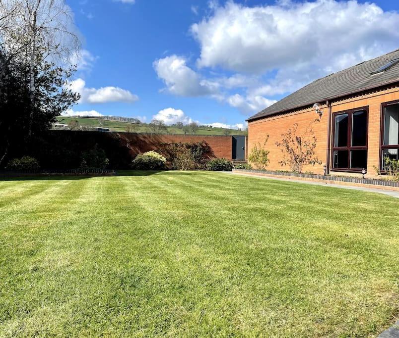 Vast, Elegant Home With Indoor Pool & Sauna Near Popular Golf Course Kington  Buitenkant foto