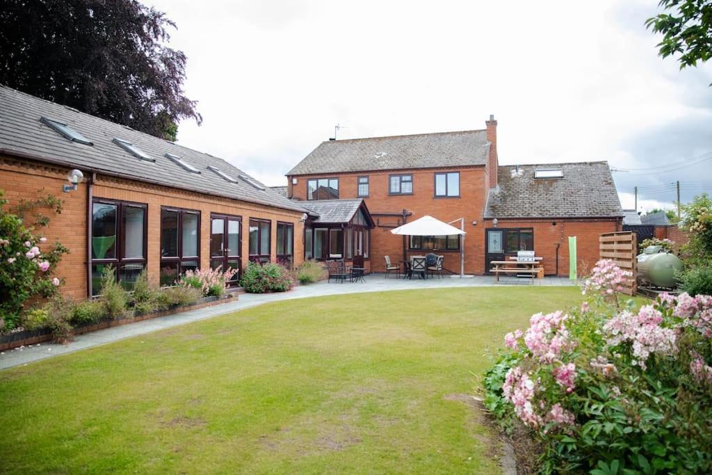 Vast, Elegant Home With Indoor Pool & Sauna Near Popular Golf Course Kington  Buitenkant foto