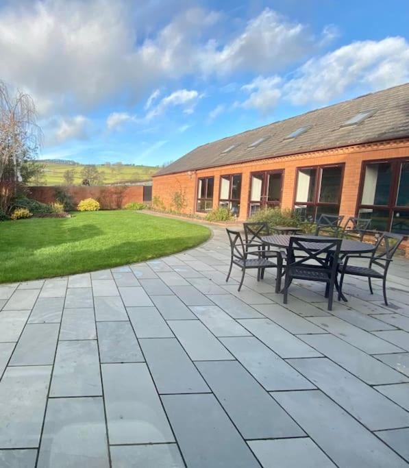 Vast, Elegant Home With Indoor Pool & Sauna Near Popular Golf Course Kington  Buitenkant foto