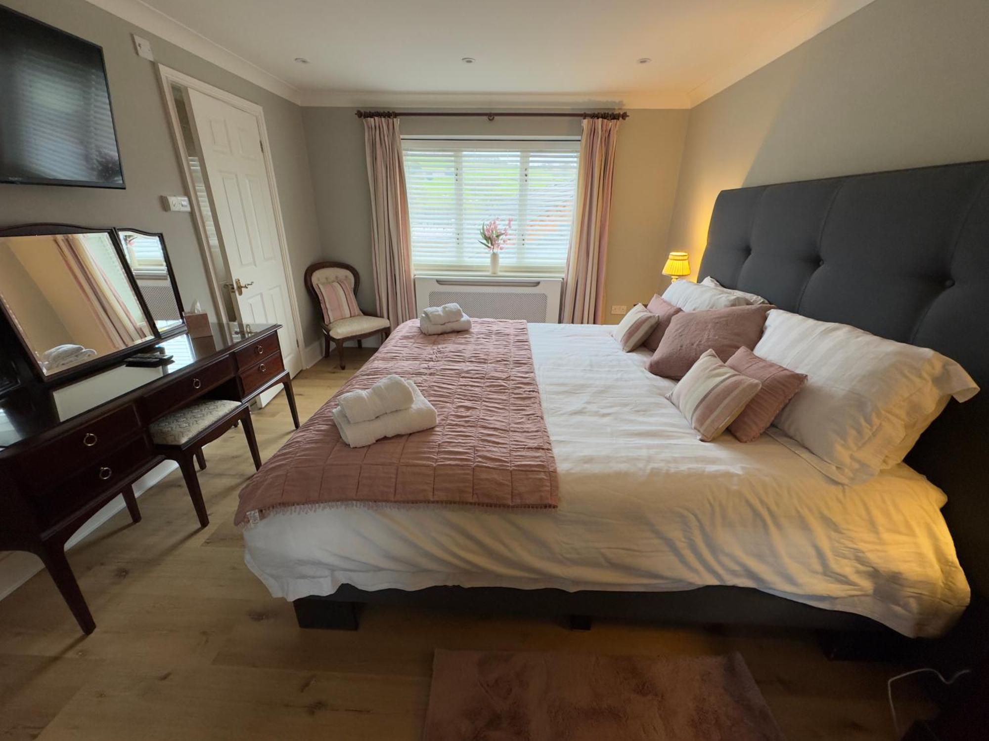 Vast, Elegant Home With Indoor Pool & Sauna Near Popular Golf Course Kington  Buitenkant foto