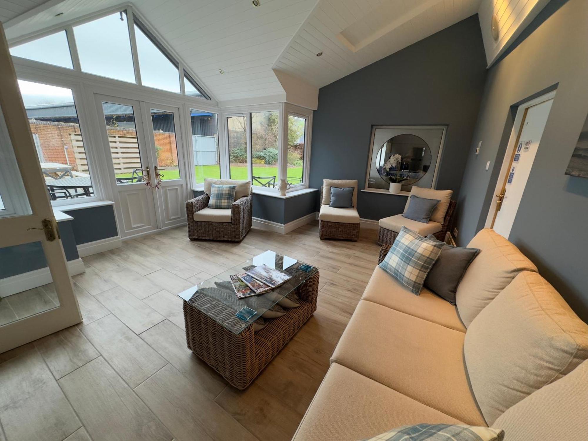 Vast, Elegant Home With Indoor Pool & Sauna Near Popular Golf Course Kington  Buitenkant foto