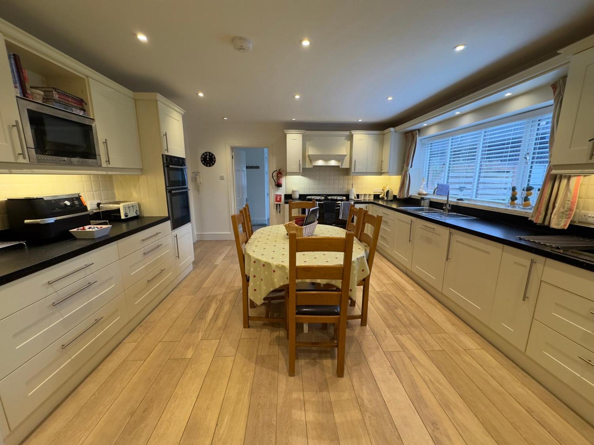 Vast, Elegant Home With Indoor Pool & Sauna Near Popular Golf Course Kington  Buitenkant foto