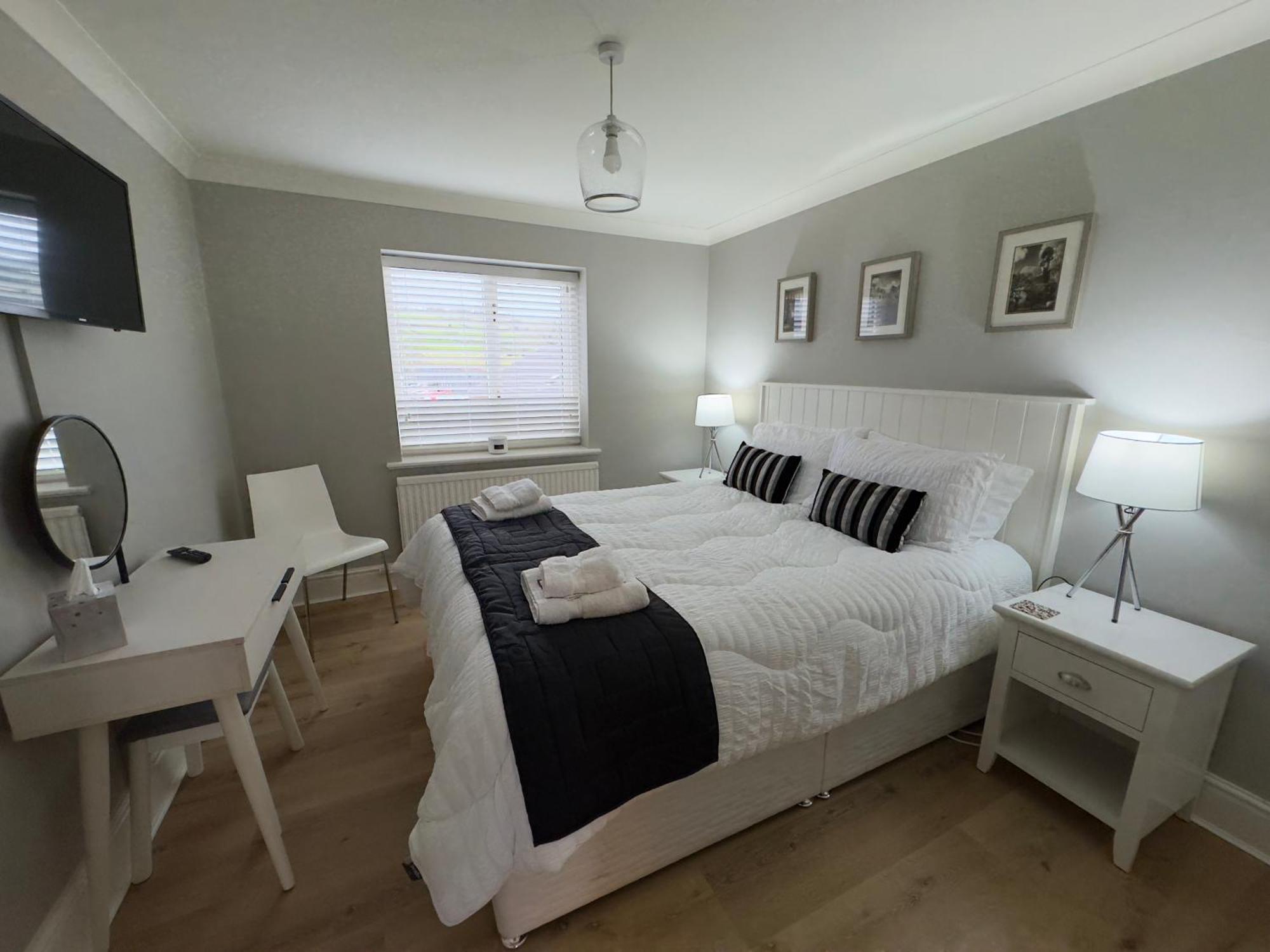 Vast, Elegant Home With Indoor Pool & Sauna Near Popular Golf Course Kington  Buitenkant foto