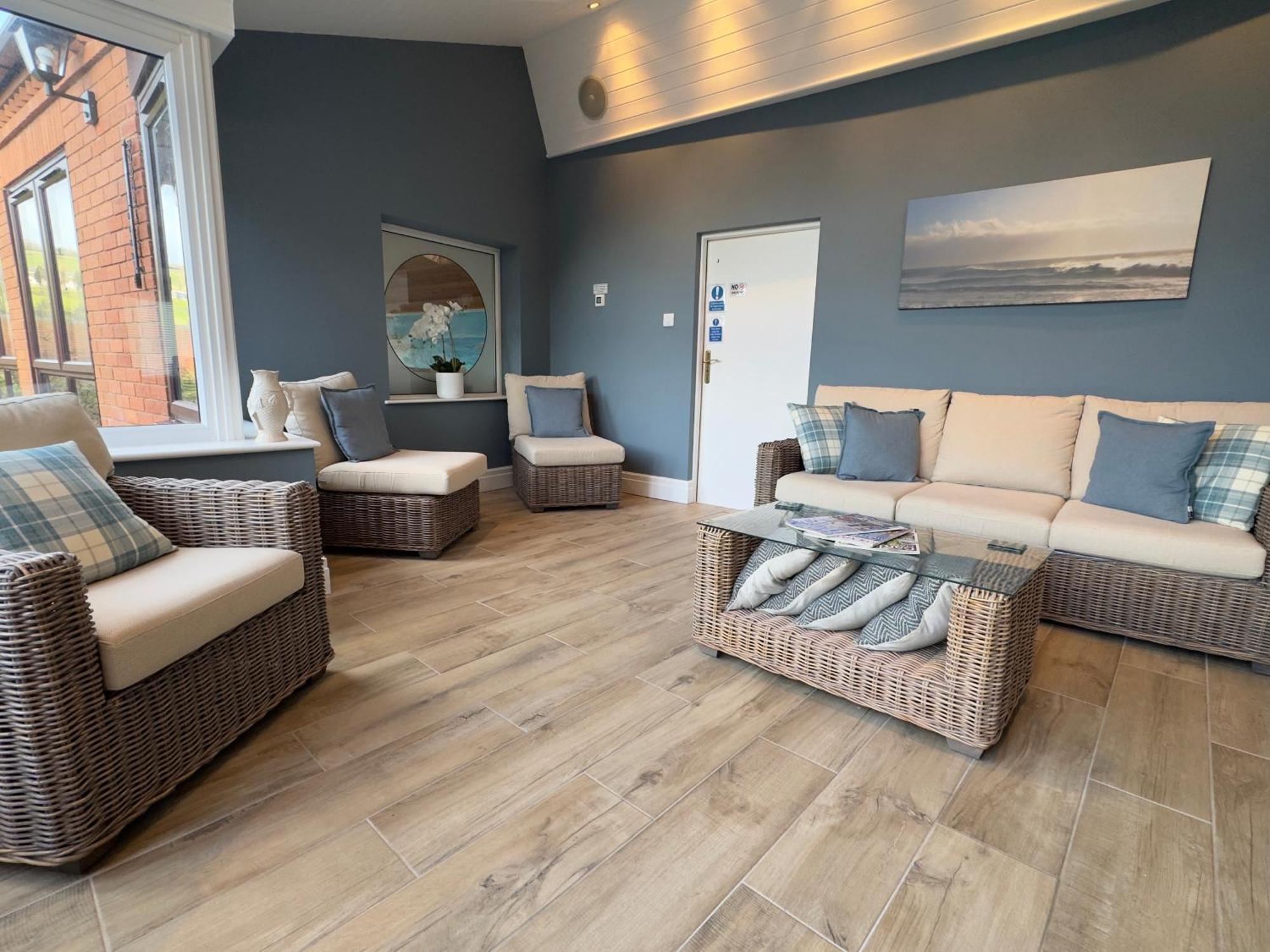 Vast, Elegant Home With Indoor Pool & Sauna Near Popular Golf Course Kington  Buitenkant foto