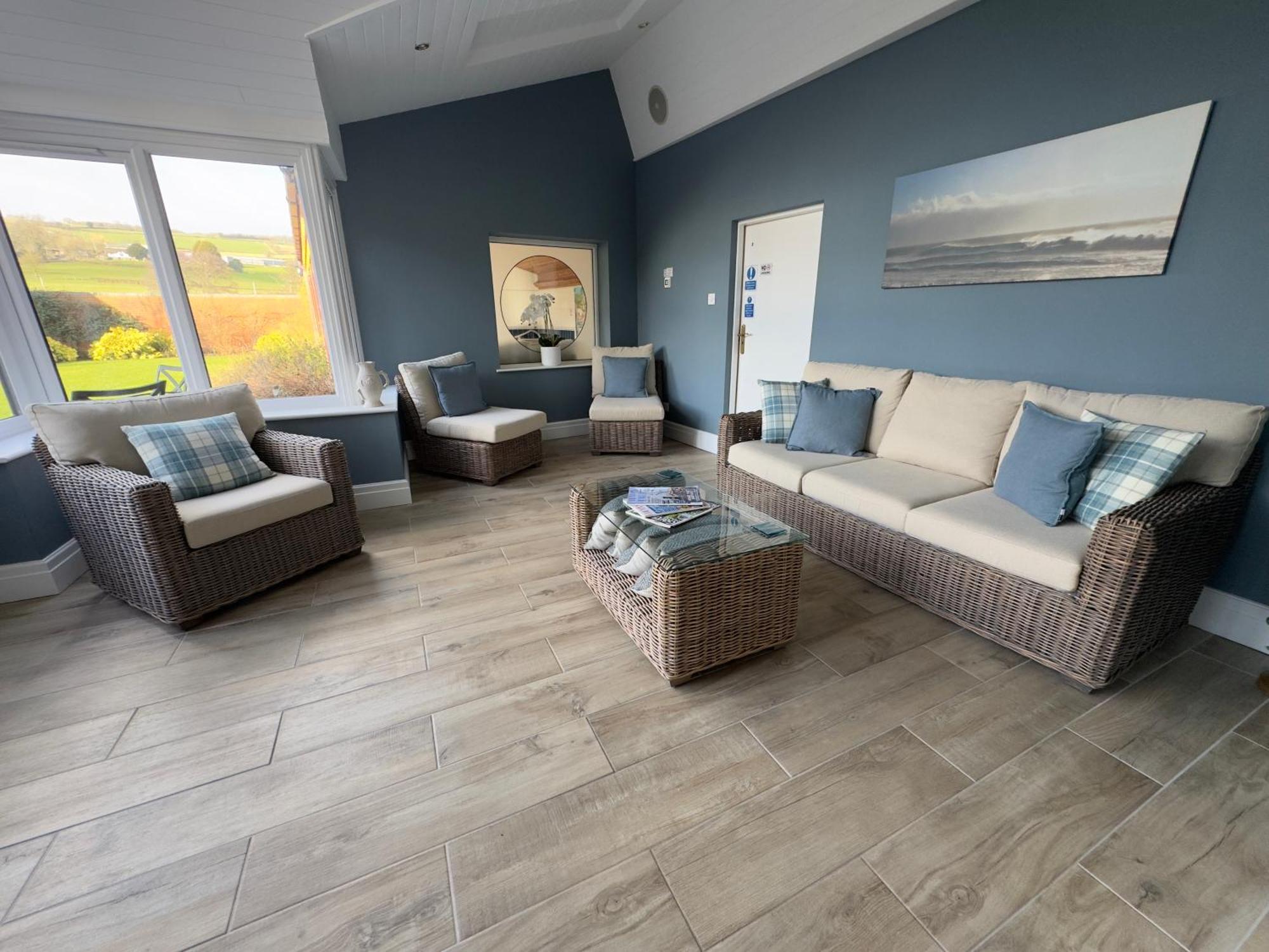 Vast, Elegant Home With Indoor Pool & Sauna Near Popular Golf Course Kington  Buitenkant foto