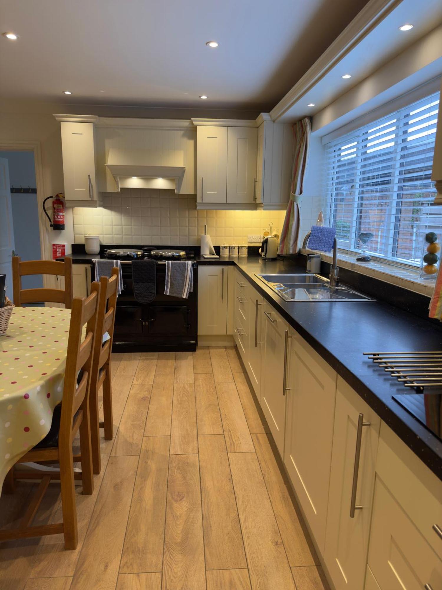 Vast, Elegant Home With Indoor Pool & Sauna Near Popular Golf Course Kington  Buitenkant foto